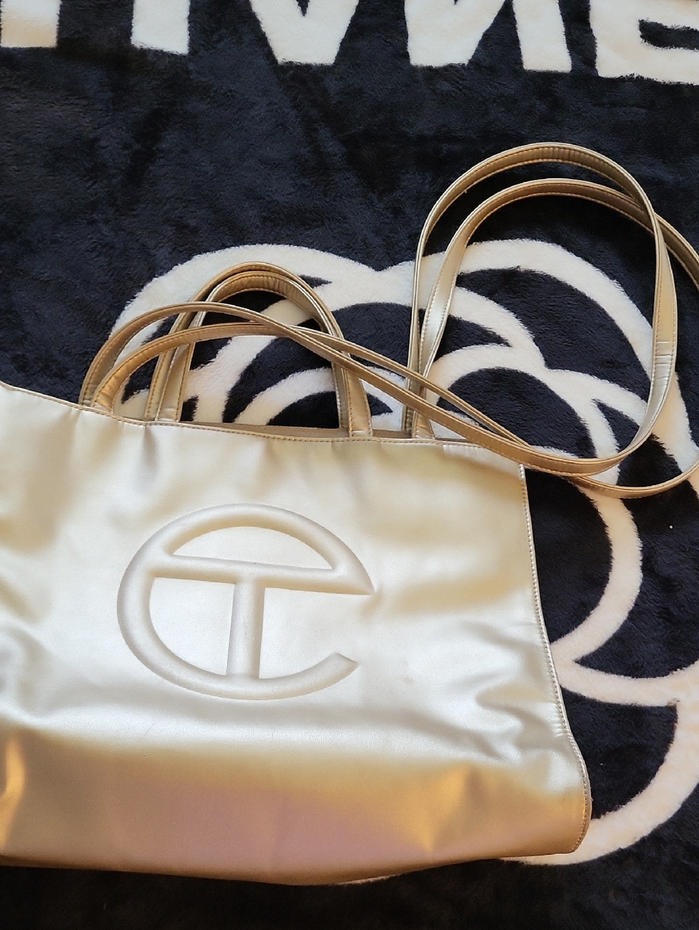 TELFAR LAGRE TOTE BAG METALLIC GOLD. 14x11 Straps 20in up&down